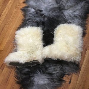 Ugg Fluff Momma Boots size 10 (10-11)